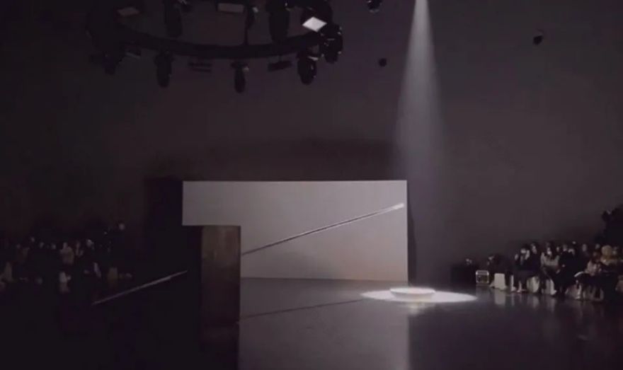 失衡针 · 建筑与时装的科技艺术碰撞丨中国上海丨好似飞行-38