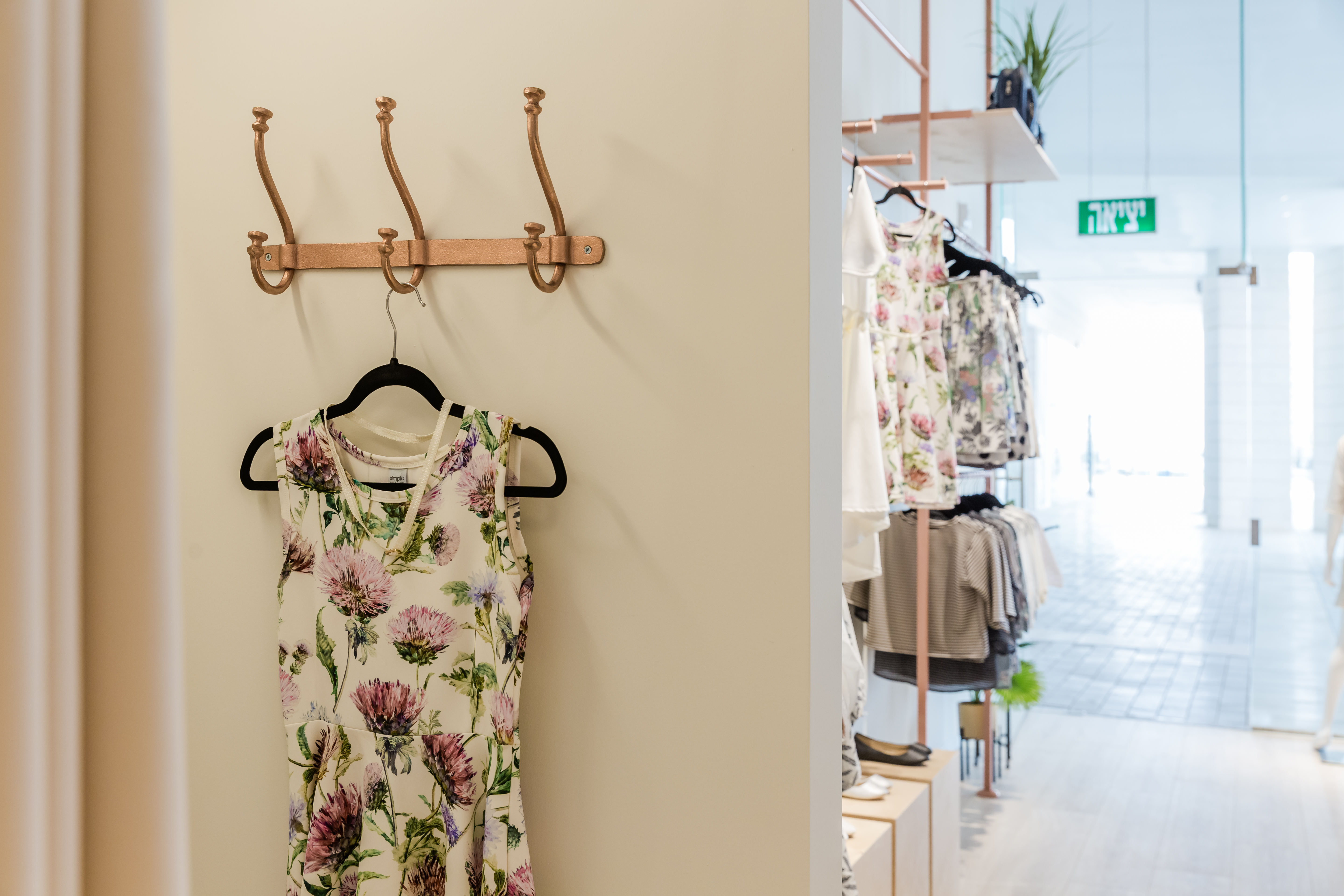 温馨简约的女性服装店-5