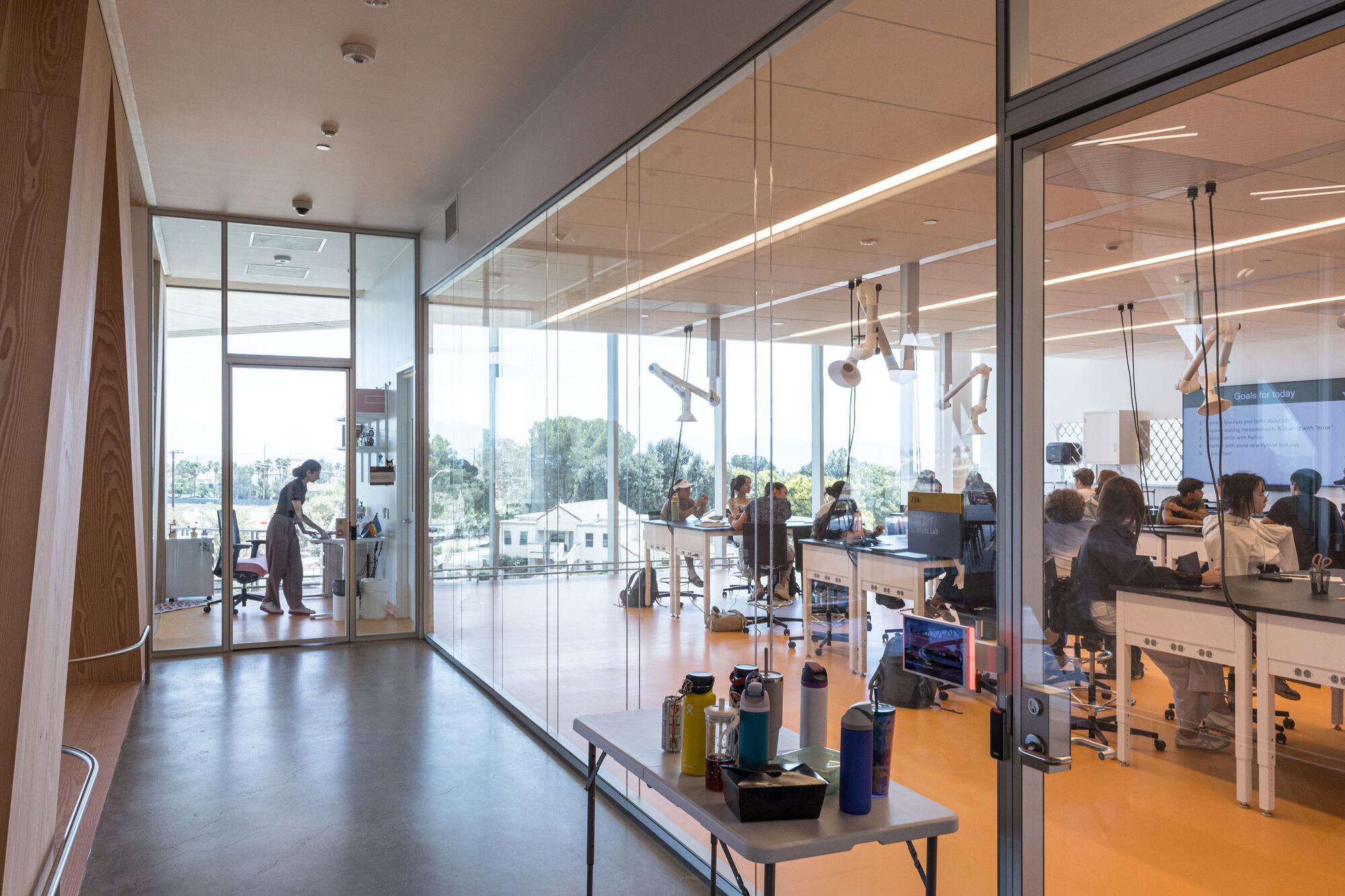 Claremont McKenna College Robert Day Sciences Center / BIG-47