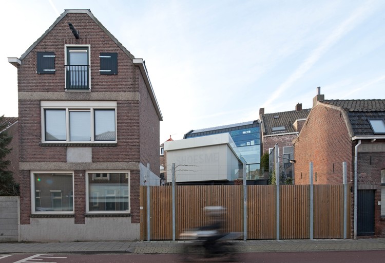 荷兰蒂尔堡儿童鞋制造商总部,双面建筑魅力独特-7