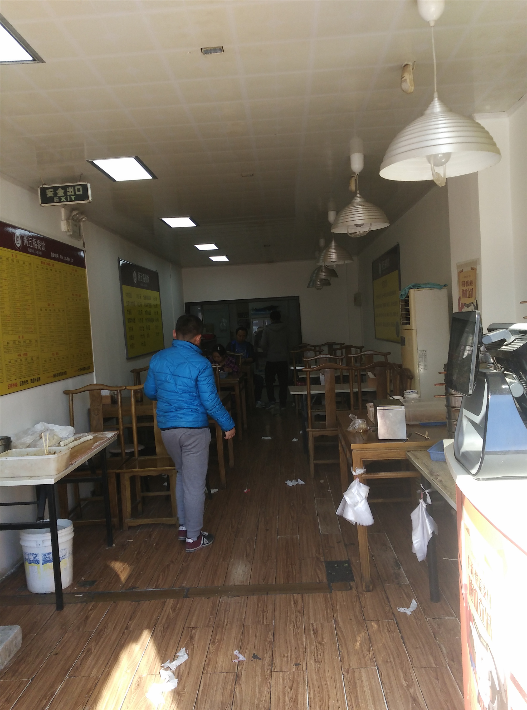 52㎡超低成本潮爆串吧设计-2