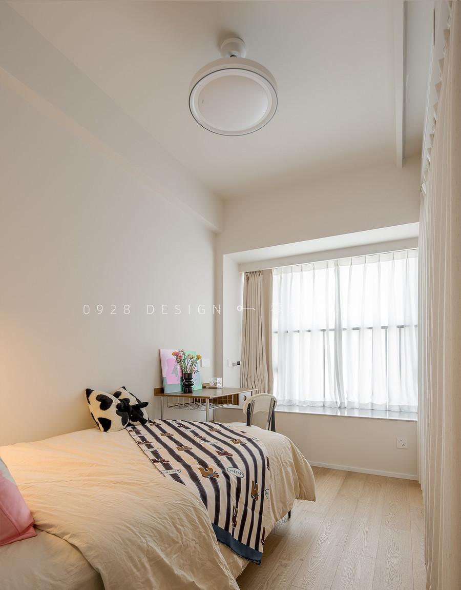 在干净的空间里，加入一点有趣的颜色-56