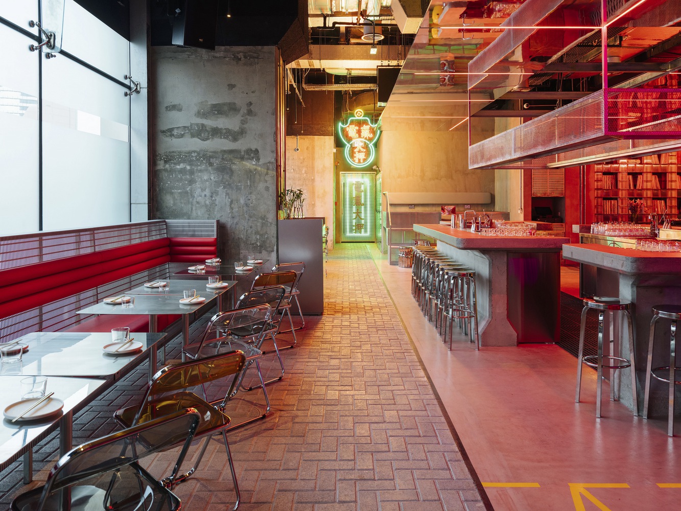 Electric Pawn Shop · 复古未来主义酒吧设计丨Accent Design Group-16