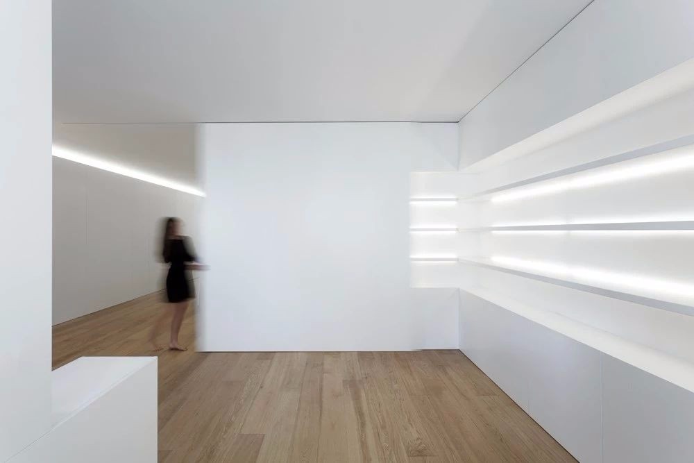 120平米的极简白公寓，用上灯带更美了！-16