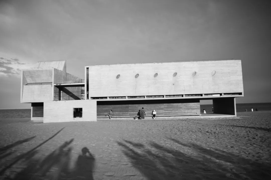 阿那亚的海、建筑与艺术 | 探索海边孤独的图书馆与礼堂-50