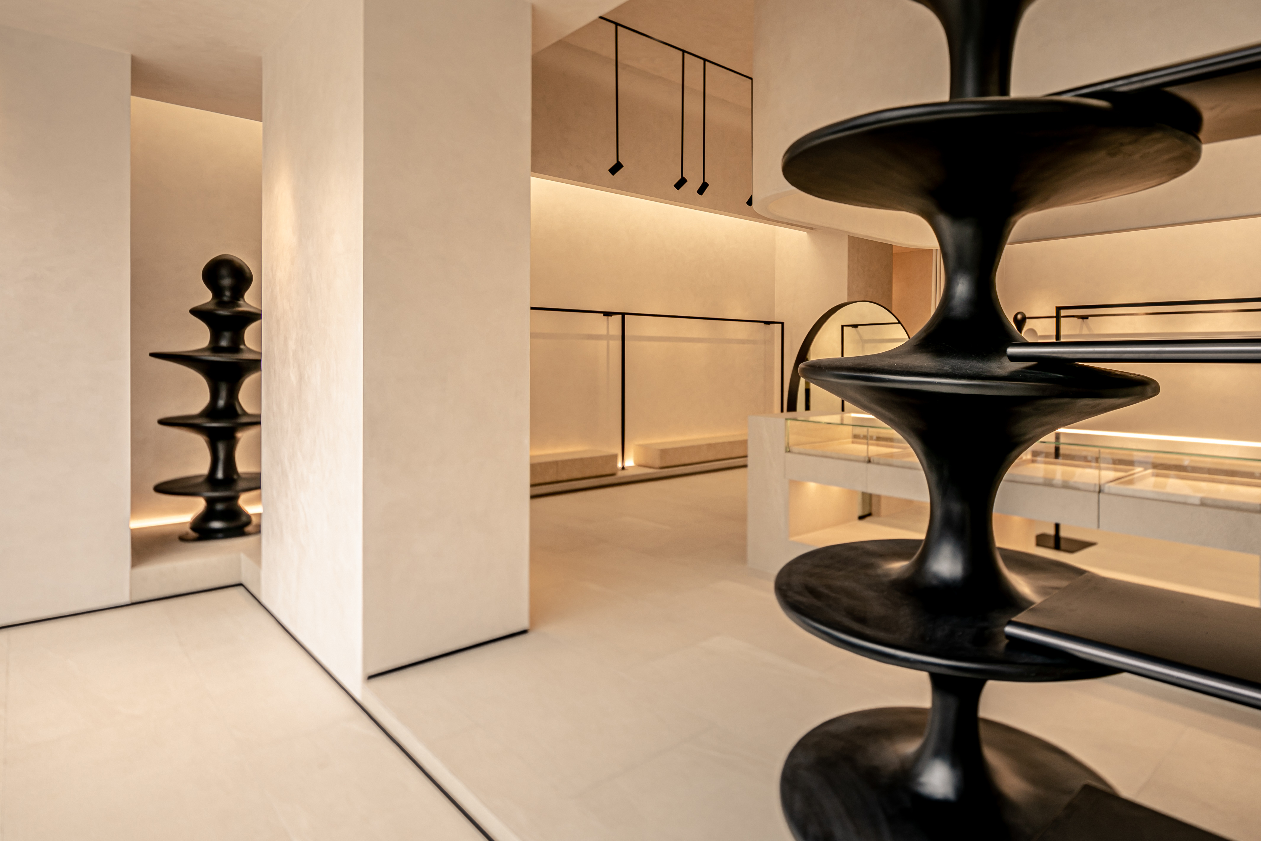 成都 LULU Collection 买手店 | 沉浸式剧场风格与装置艺术的完美结合-28