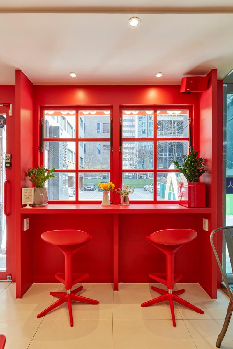 15 坪咖啡厅的活力色彩空间设计-8