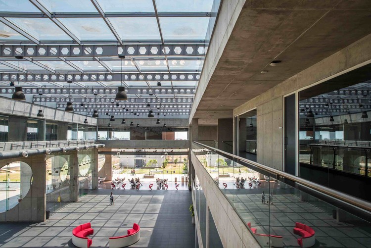 沃克森商学院 | 绿色环保的无障碍校园设计-4