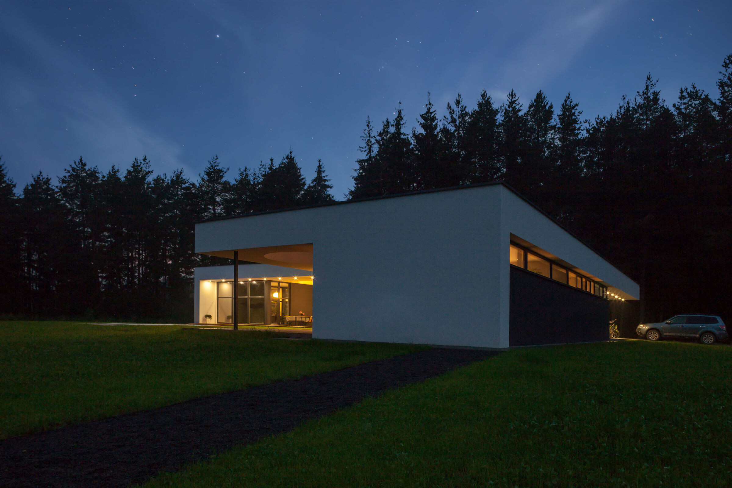 森林中的现代私密别墅-13