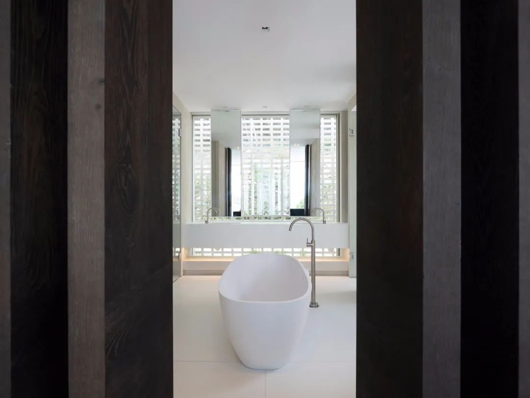 地中海风情中的极简主义 | 西班牙布拉瓦海岸别墅设计-18