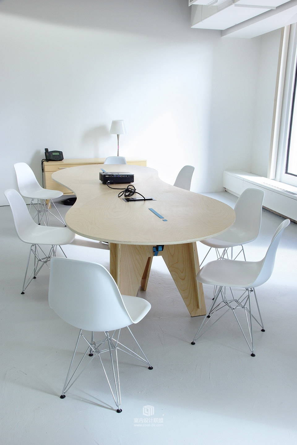 连家具都自己做的超简装低碳办公室，波士顿，美国-13