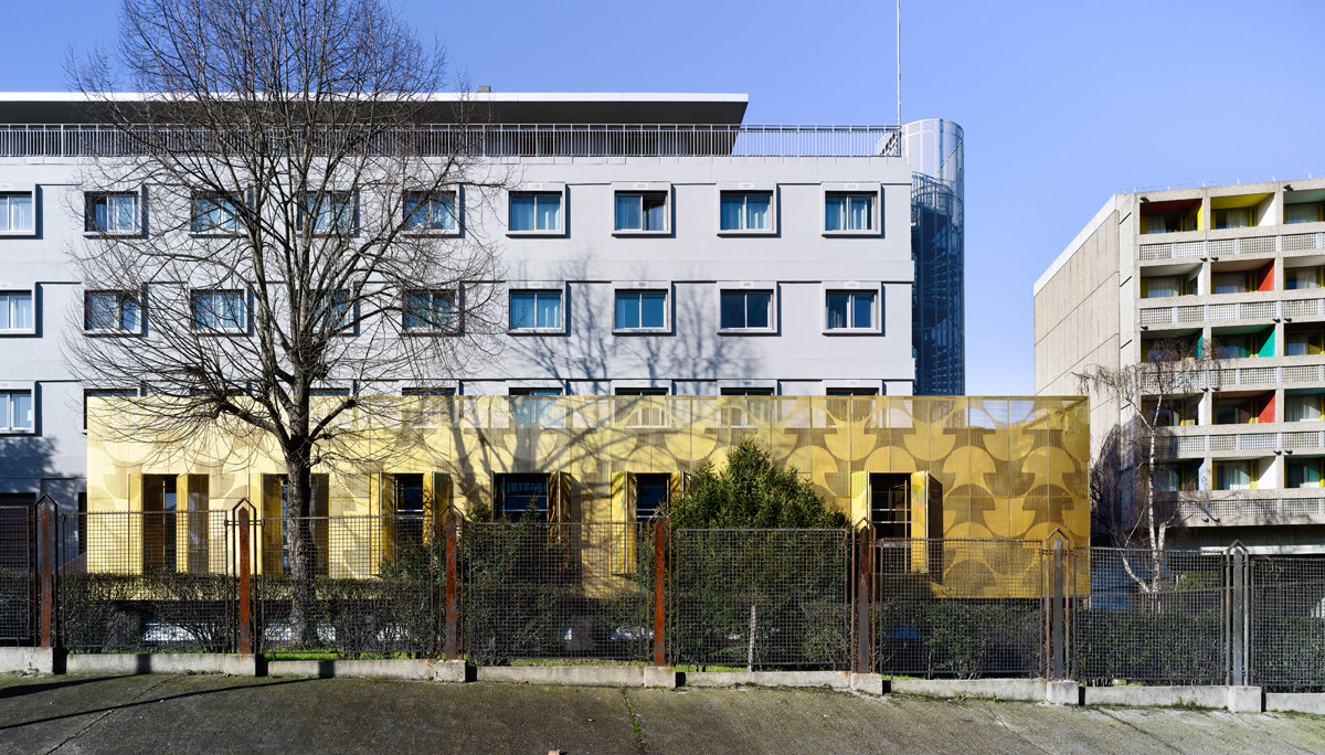 巴黎葡萄牙公寓翻新记 | 战舰灰立面展现独特魅力-3