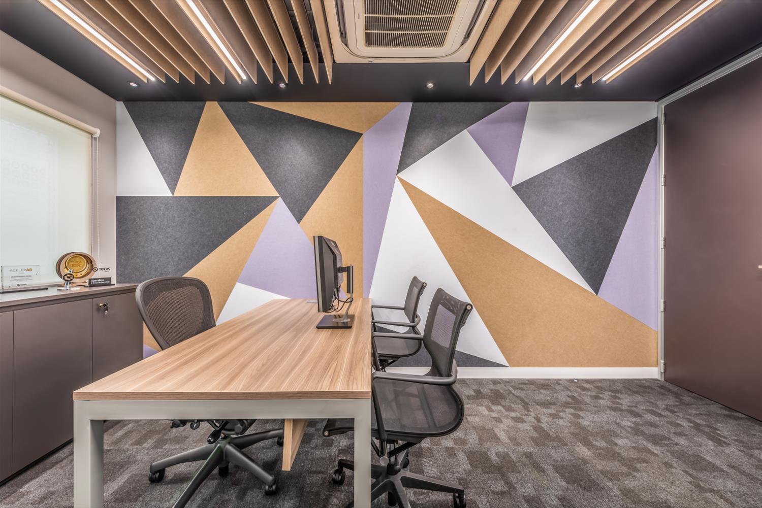 TOTVS 公司总部 | 木质与玻璃的现代企业空间-7