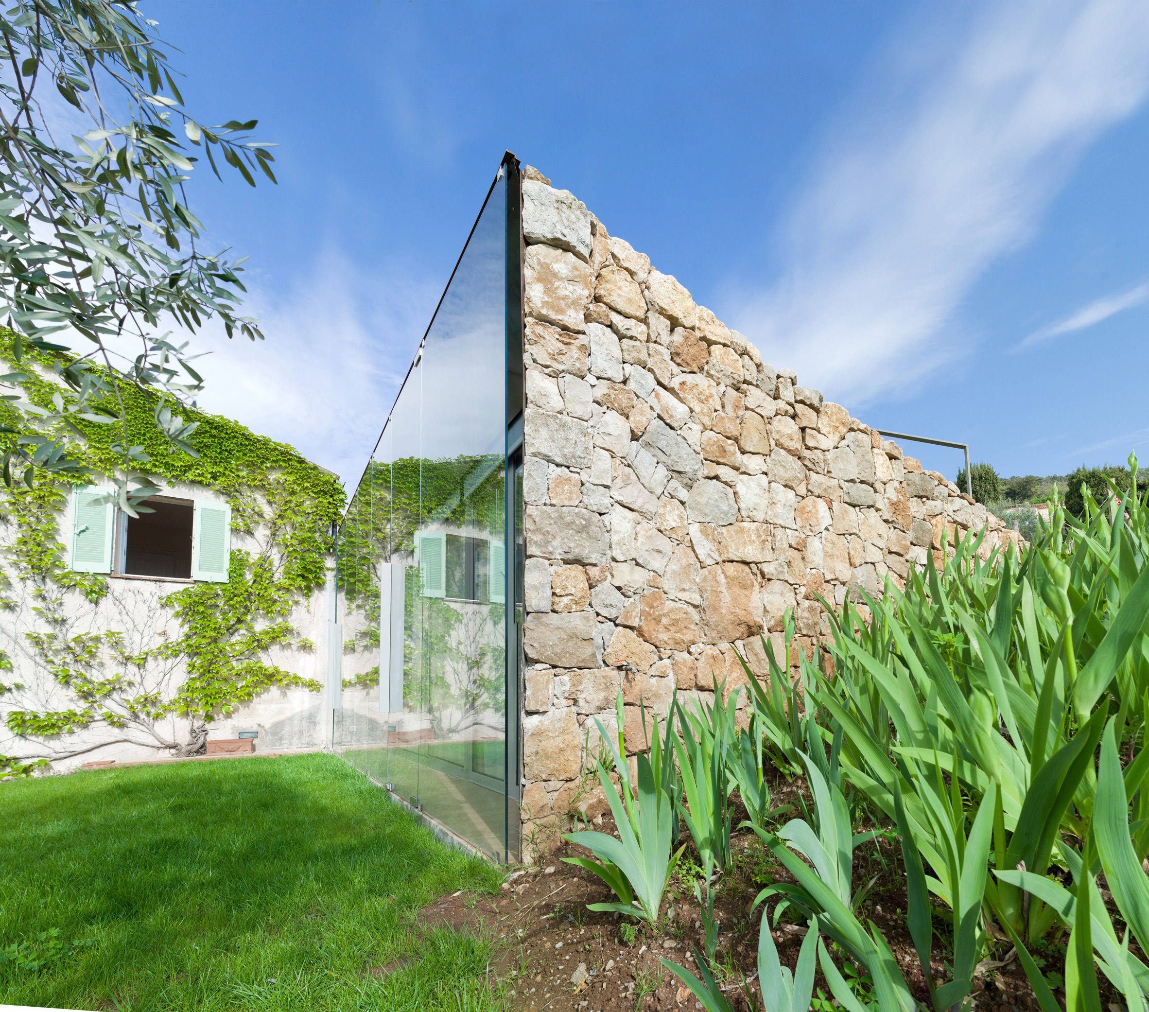 Ellena Mehl Architects disguises Provençal extension with grass roof-5