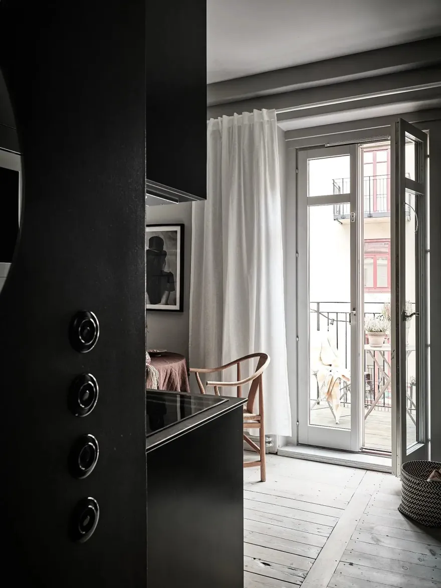 39 平米暗黑系公寓,玻璃墙卧室成亮点-8