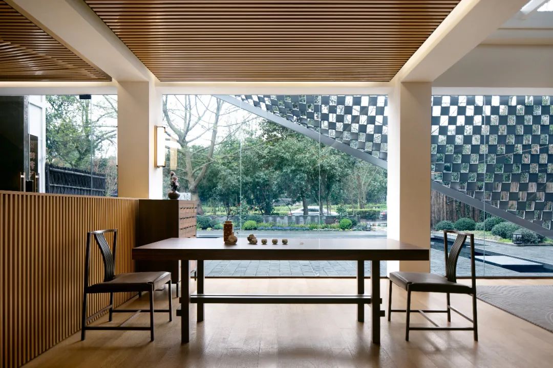 藤编、原木、大理石，自然稳重的空间气场｜寻常设计-34