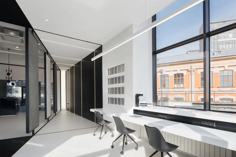 黑白色调的材料样板展厅设计，这个配色也算经典-23