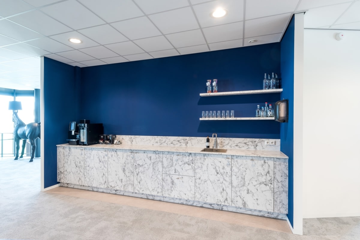 荷兰 Westzaan 的 GZ OfficeXperience 陈列室——现代办公空间的绿色演绎-19