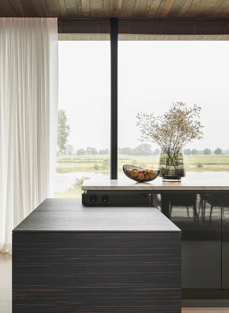 现代极简河畔别墅丨GrantJohnson-18