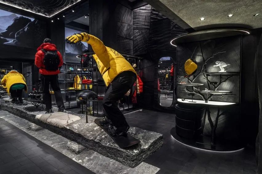 Moncler Grenoble 全新阿尔卑斯山上的旗舰店丨瑞士丨Küchel Architects-6