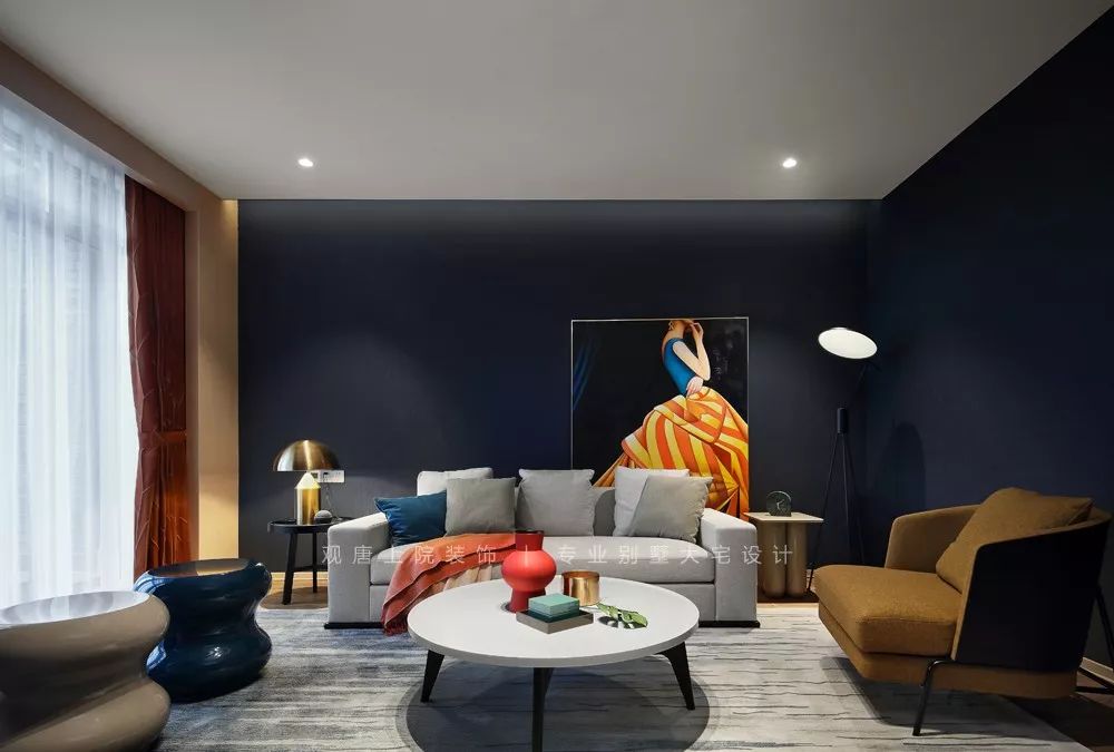 夏宇航打造龙世西湖湾 650㎡私宅,现代简约旋转楼梯成设计亮点-23