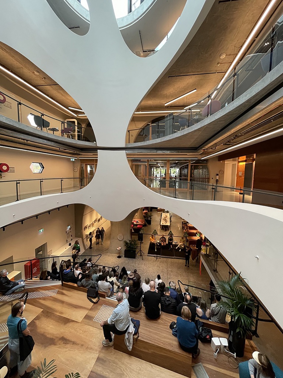 澳大利亚首个 LGBTQI+活动中心——维多利亚傲娇中心-43