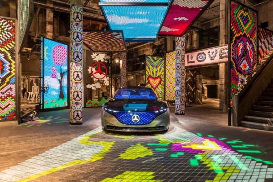 梅赛德斯奔驰 Vision EQS 与比利时时装设计师联名设计展丨德国柏林-21