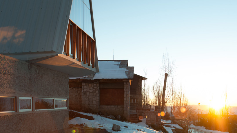 智利 A 字形尖顶别墅 | 山地建筑的简约之美-22