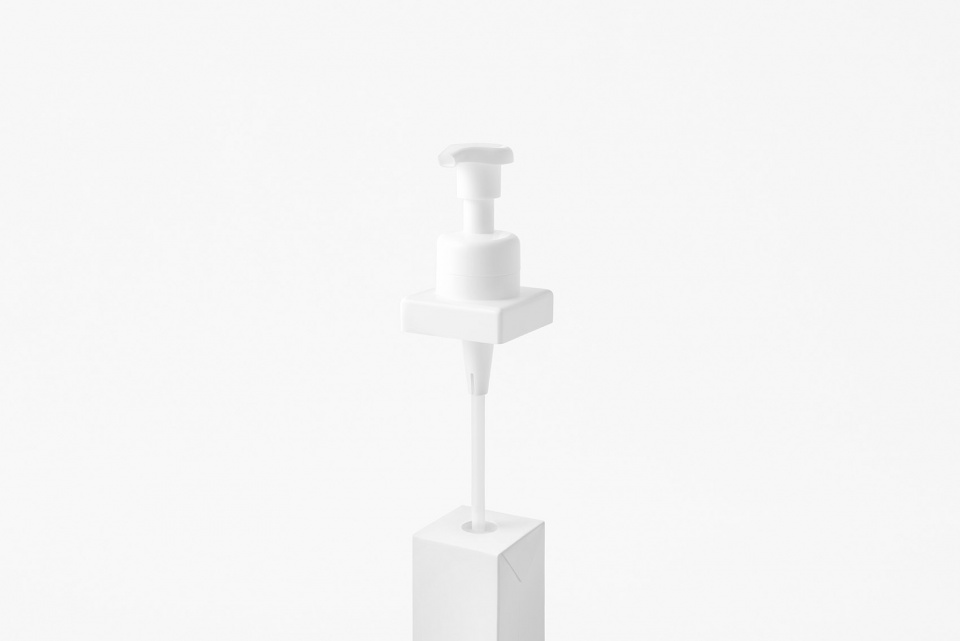 可多次填装的清洁剂补充容器设计丨nendo-10