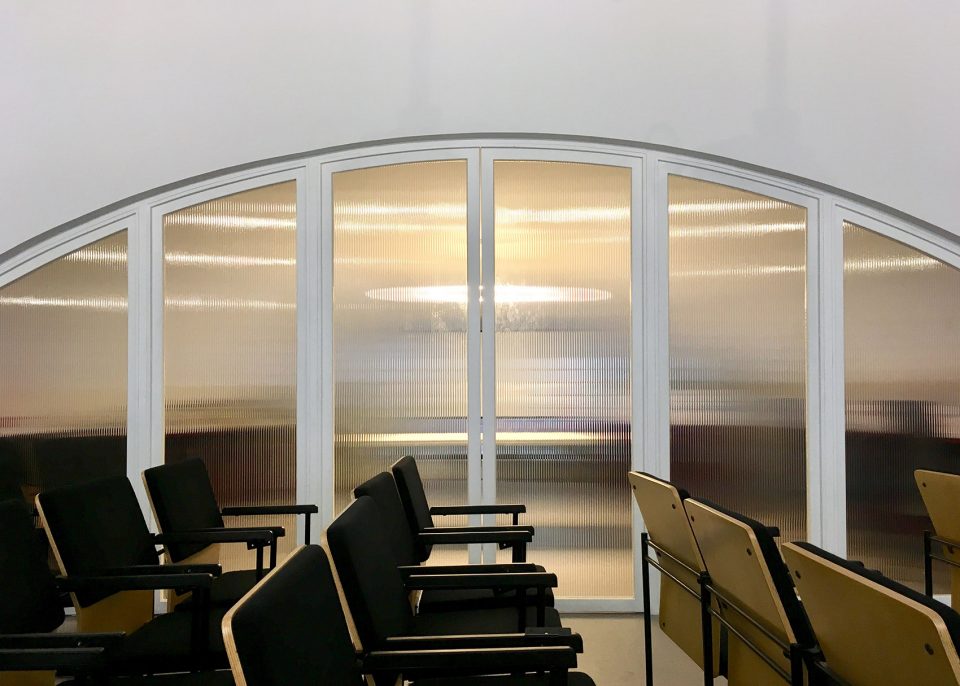 上海虹桥飞机库变招投大厅,光与玻璃砖的巧妙运用-34