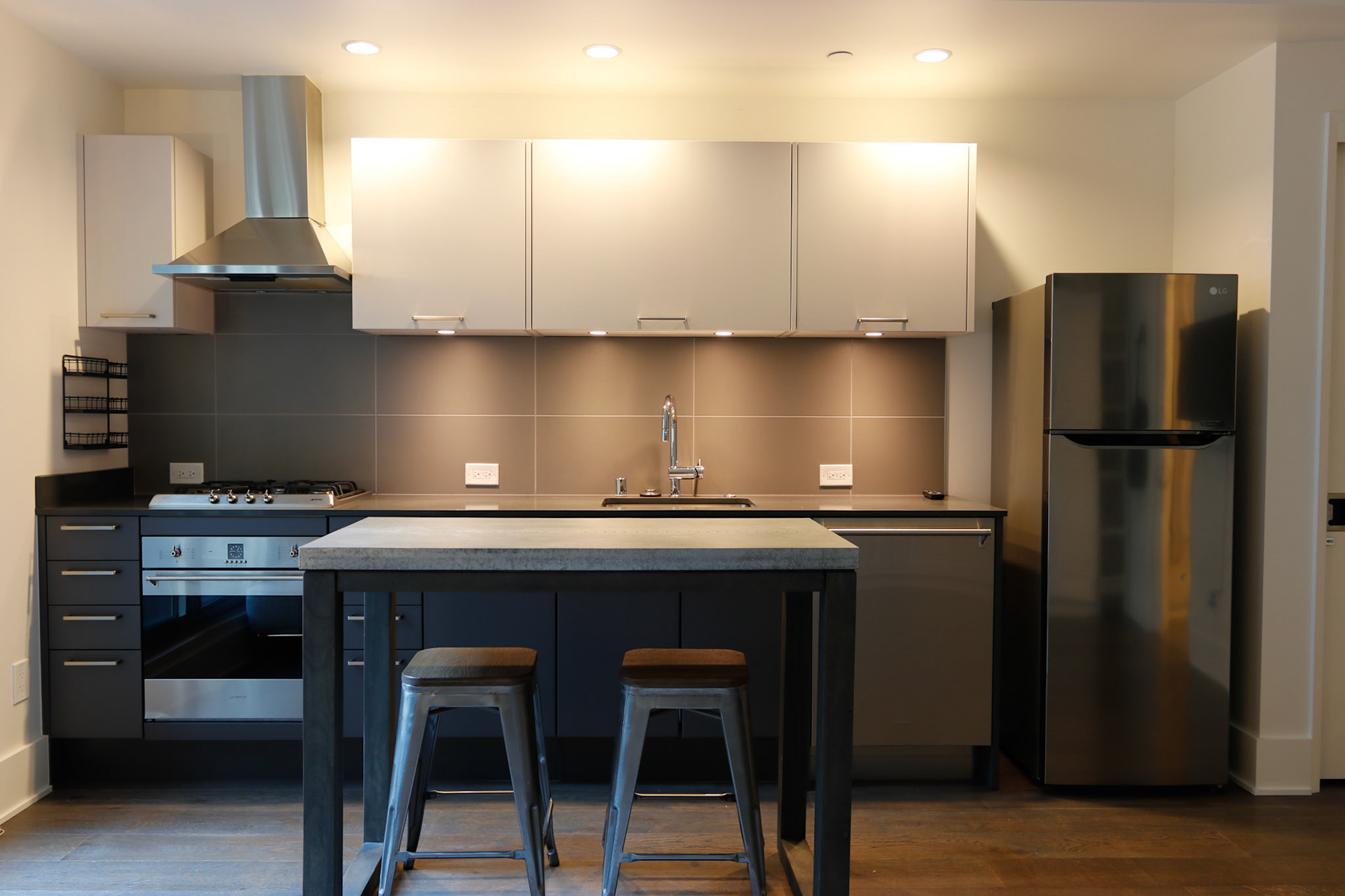 Market St, SF. 94103. AEB 5 Brackets-0