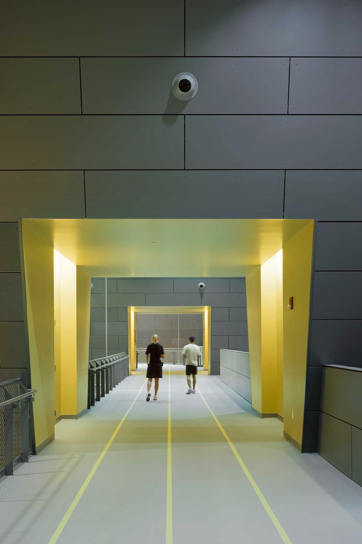 融合校园生活的编织设计——美国辛辛那提大学校园娱乐中心-9