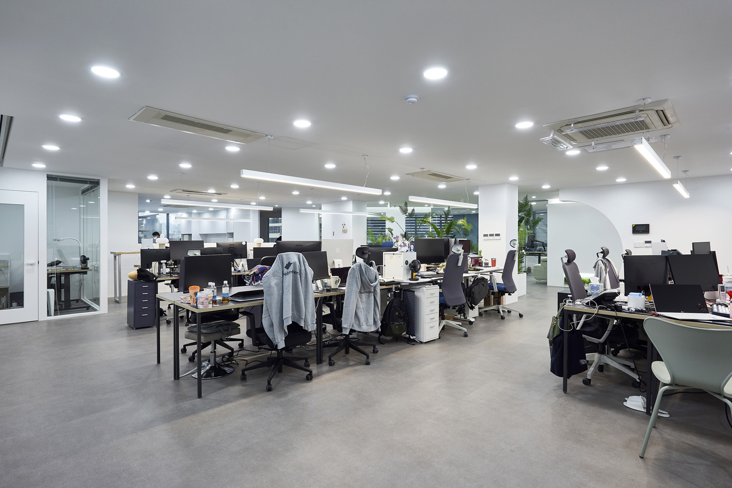 白色简约风办公室设计，70 平米平面空间焕发活力-15