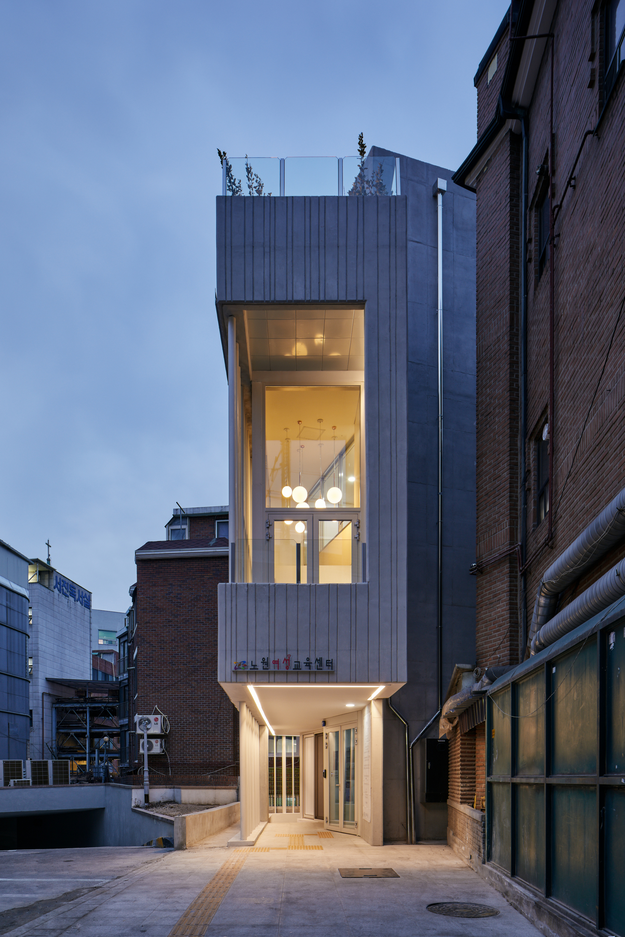 Nowon Women's Education Center / TPL Architects-38