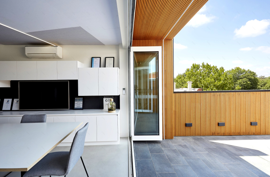 融入线性元素的现代办公空间-8