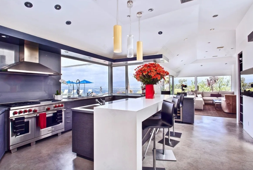Beverly Hills Homes are Luxurious, Beautiful -- and Expensive-21