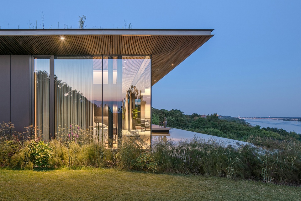 波兰现代河畔别墅，自然与人居的完美融合-26