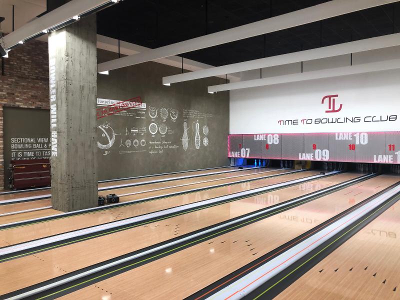 光影交织的 330 平米趣味保龄球馆设计-6