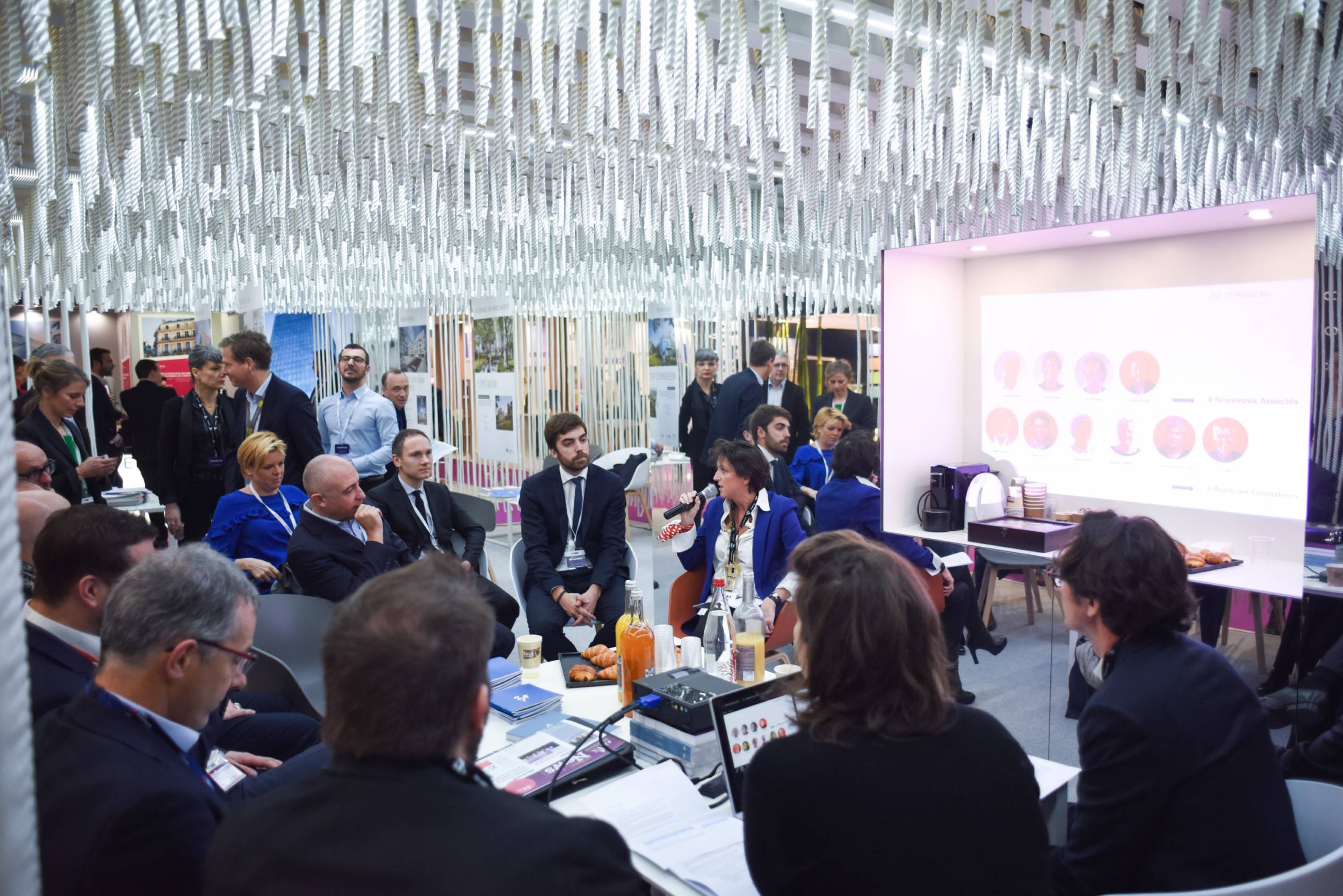 2017年巴黎南部开发公司SIMI展会展位设计丨法国巴黎-29