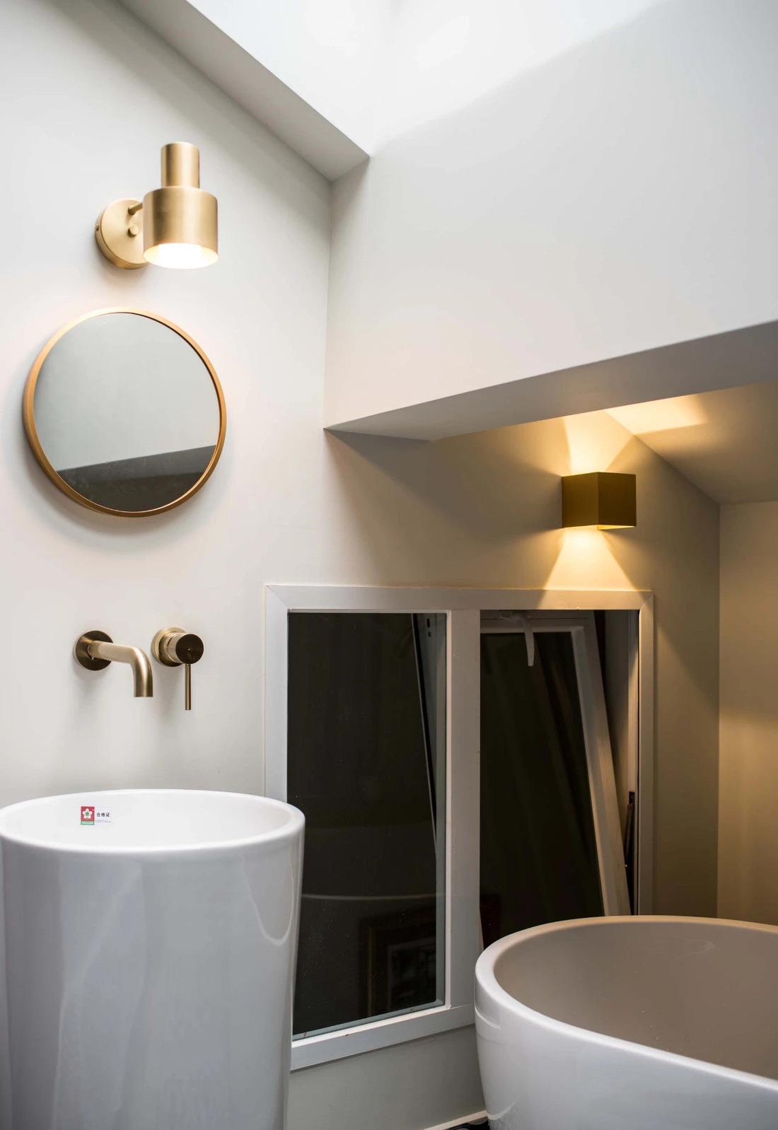 复古阁楼变精致星空浴室,专业设计实现泡澡看星星梦想-50