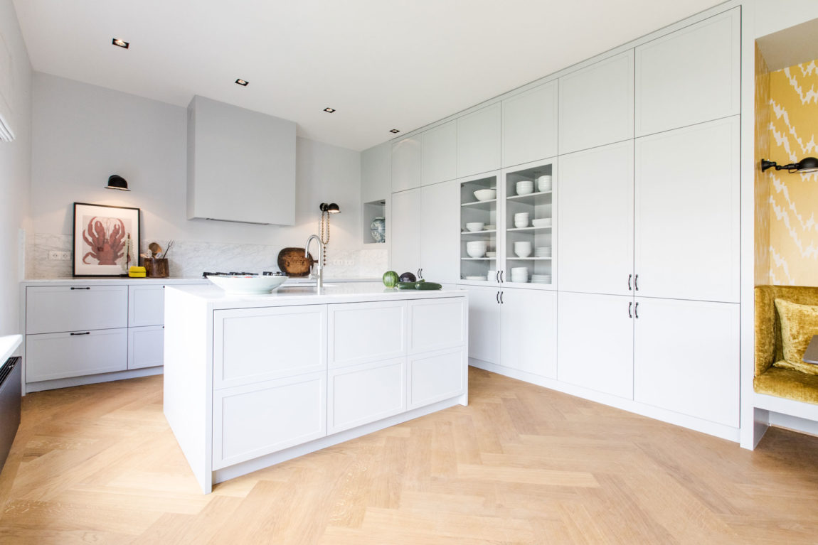 Remodeling of an Old Penthouse, Formerly a School, Into a Private Home-28