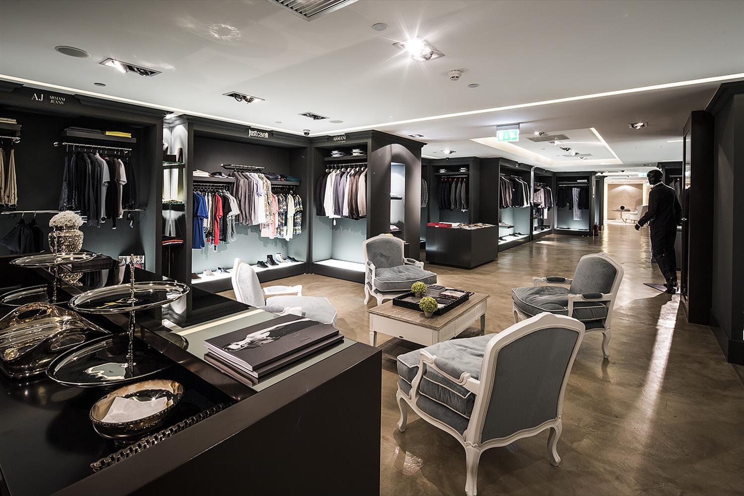 安哥拉杜卡莫商店 · 木质与光线的奢华盛宴-9