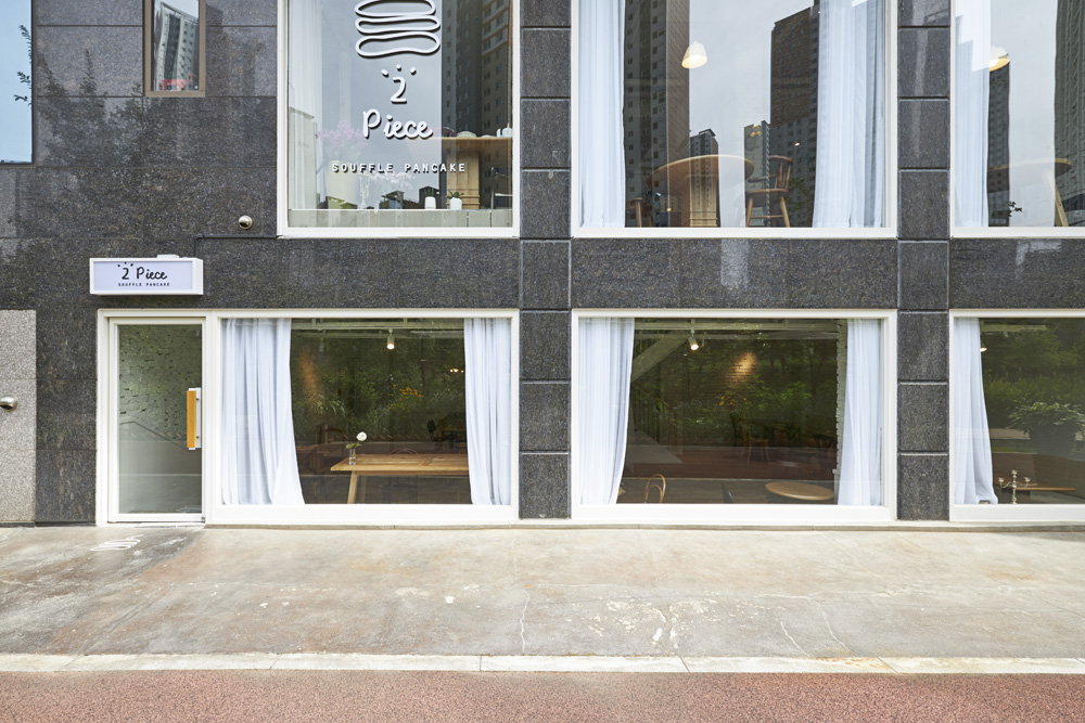 白色木纹打造舒适 50 平咖啡厅空间-28