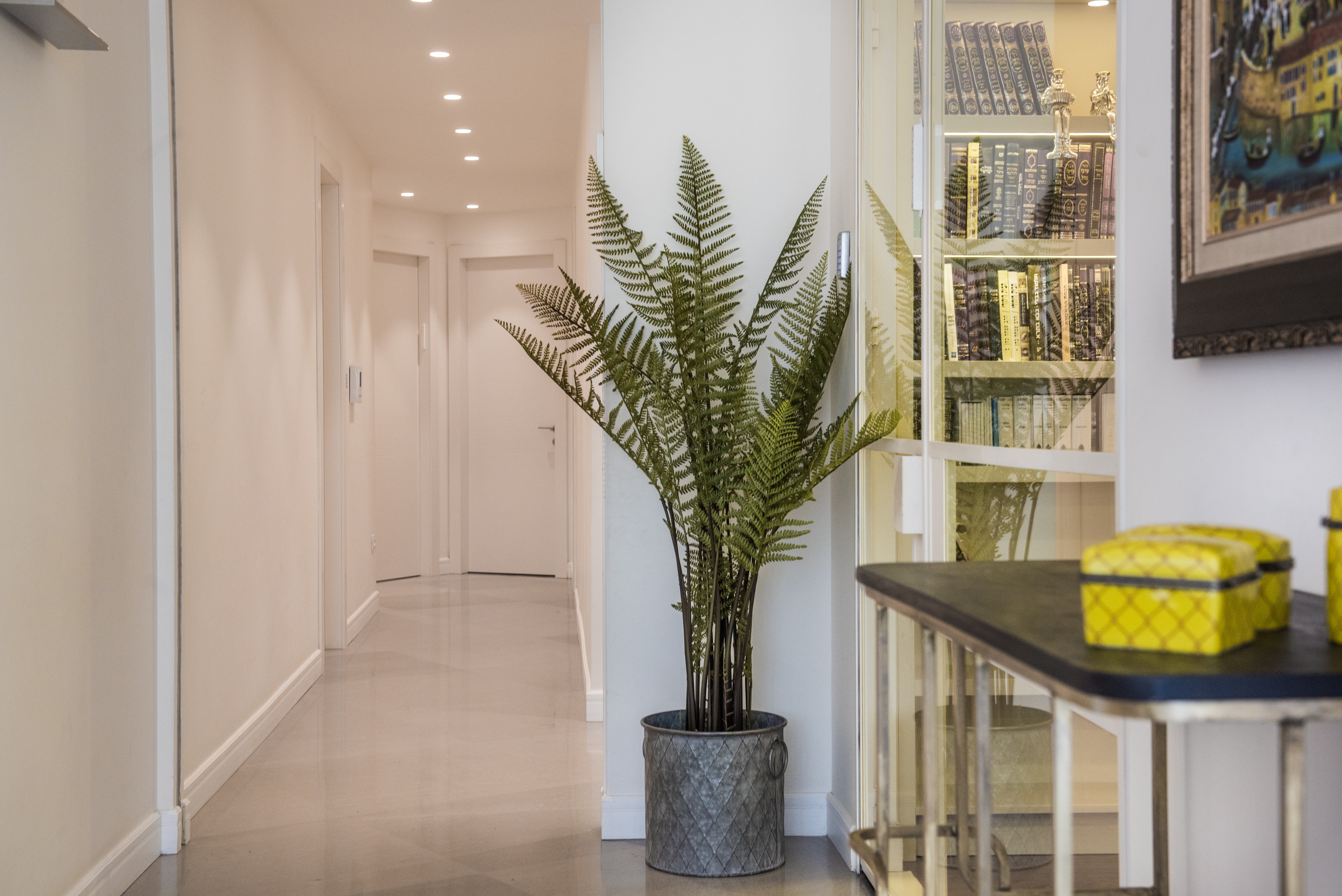 特拉维夫五角大楼顶层公寓 - 色彩斑斓的现代家庭空间-10