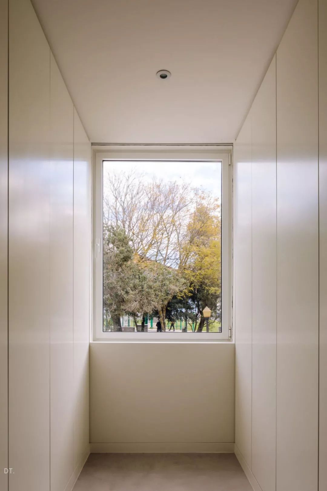 极简主义设计，葡萄牙里斯本的通透空间美学-54