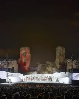 Studio Fuksas为罗马普契尼歌剧打造的舞台布景丨叙利亚拉卡丨意大利Studio Fuksas（多里亚娜和马西米利亚诺·福克萨斯）