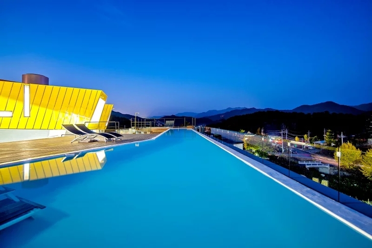 亮眼≠活泼 韩国6个奇异体块Moai度假屋  Studio KOSSINO-4