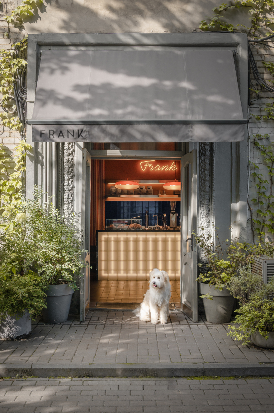 纯咖啡;原味咖啡(注:Frank 在这里可能是 纯的、原味的 意思,但不确定是否有特殊语境,如果结合特定品牌等情况可能有不同含义) 丨乌克兰基辅丨Yana Molodykh-6