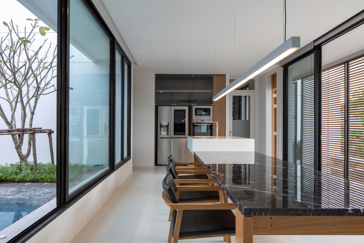 曼谷郊区诗意空间 · 多庭院住宅-26