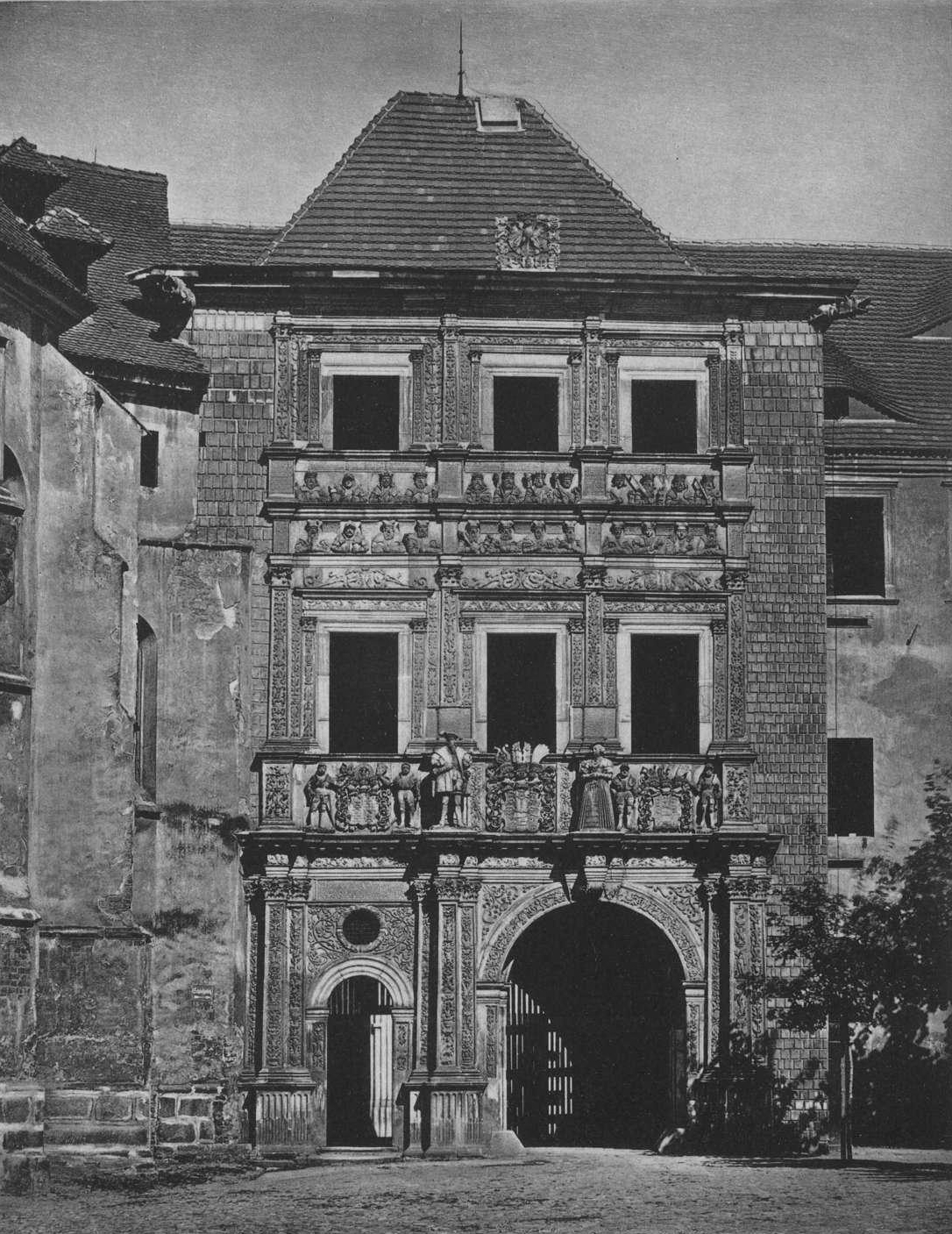 Brzeg市Piastów Śląskich城堡入口大门修复项目-19